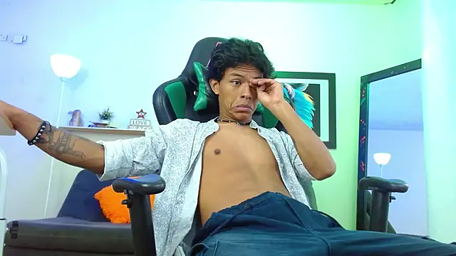 Snapshot of dreyk20 chatting on November 26, 2025, 2:17 pm dreyk20 online show from November 26, 2025, 2:17 pm