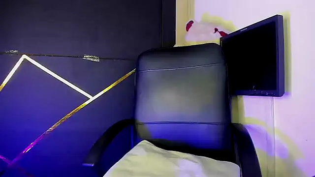 Snapshot of Kylie_Moan chatting on December 1, 2025, 6:36 am Kylie Moan online show from December 1, 2025, 6:36 am