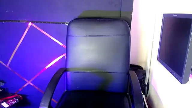 Snapshot of Kylie_Moan chatting on December 2, 2025, 2:23 am Kylie Moan online show from December 2, 2025, 2:23 am