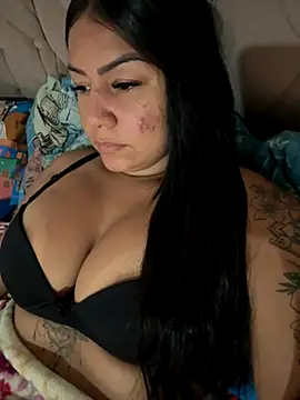 julianamascarada online show from November 29, 2025, 11:54 am