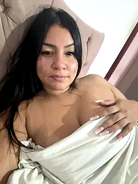 julianamascarada online show from September 13, 2025, 1:00 pm