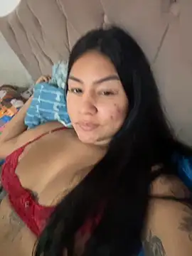 julianamascarada online show from October 8, 2025, 1:12 pm