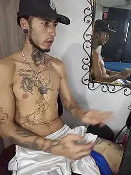 Snapshot of Tattoboy19cm chatting on May 19, 2026, 10:39 pm Tattoboy19cm online show from May 19, 2026, 10:39 pm