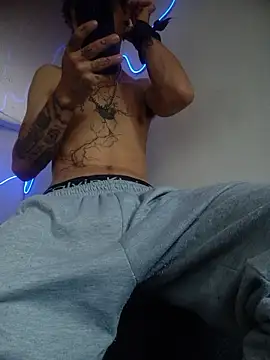 Snapshot of Tattoboy19cm chatting on December 18, 2025, 2:10 pm Tattoboy19cm online show from December 18, 2025, 2:10 pm