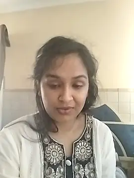 Snapshot of cute_indianxo chatting on February 4, 2026, 8:53 am cute indianxo online show from February 4, 2026, 8:53 am