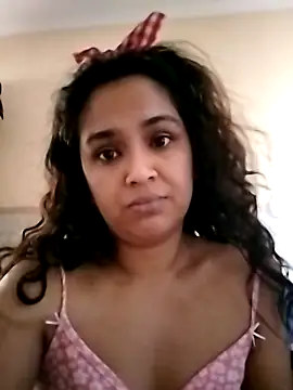 Snapshot of cute_indianxo chatting on February 12, 2026, 6:35 am cute indianxo online show from February 12, 2026, 6:35 am