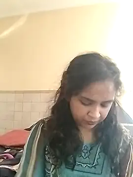 Snapshot of cute_indianxo chatting on February 3, 2026, 6:33 am cute indianxo online show from February 3, 2026, 6:33 am