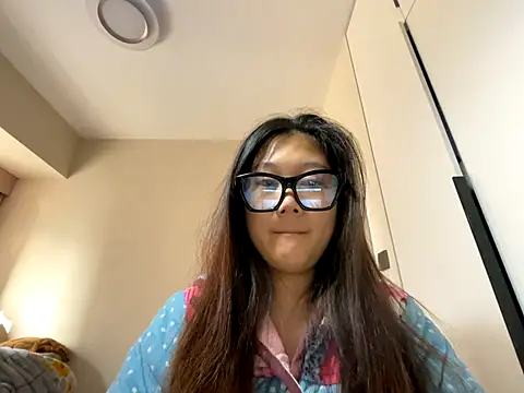 Snapshot of xena0501 chatting on December 18, 2025, 6:51 am xena0501 online show from December 18, 2025, 6:51 am