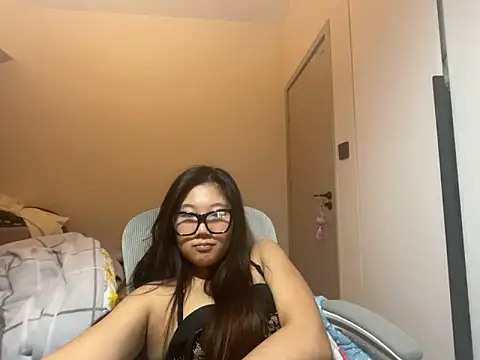 Snapshot of xena0501 chatting on December 18, 2025, 6:56 pm xena0501 online show from December 18, 2025, 6:56 pm