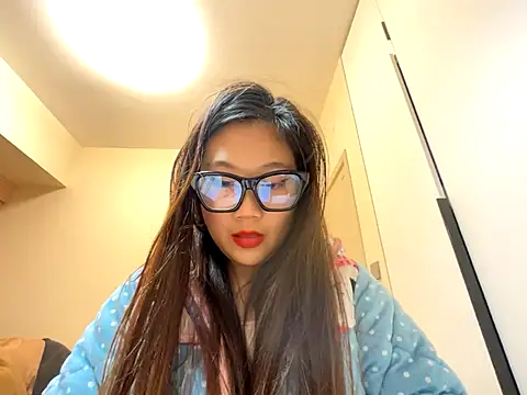 Snapshot of xena0501 chatting on December 17, 2025, 1:27 pm xena0501 online show from December 17, 2025, 1:27 pm