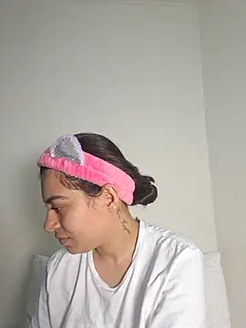 AmaiaSalvatore online show from September 18, 2025, 10:24 pm