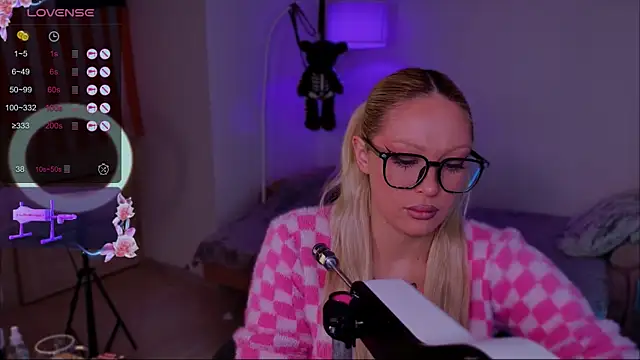 Snapshot of LeksaCandy chatting on November 11, 2025, 3:07 pm LeksaCandy online show from November 11, 2025, 3:07 pm