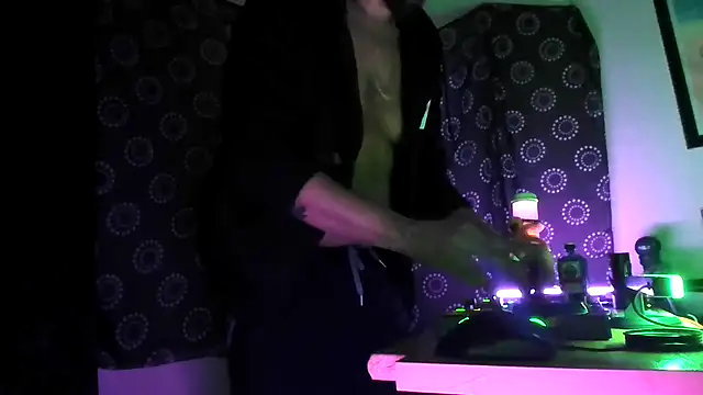 Snapshot of DjDiCKmannOnE chatting on November 29, 2025, 2:01 am DjDiCKmannOnE online show from November 29, 2025, 2:01 am