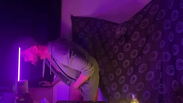 DjDiCKmannOnE online show from April 14, 2026, 8:58 pm