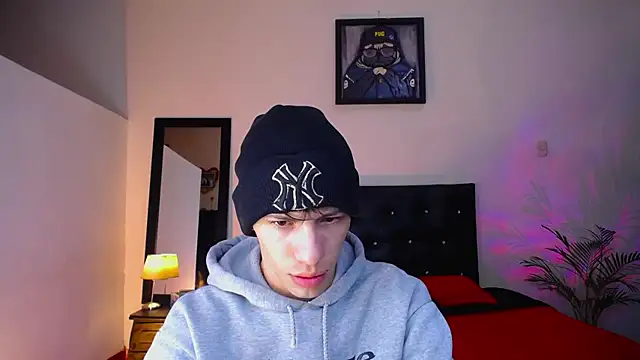 Snapshot of santiago_cutex chatting on November 7, 2025, 9:58 am santiago cutex online show from November 7, 2025, 9:58 am