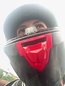 Snapshot of santiago_cutex chatting on February 8, 2026, 12:14 pm santiago cutex online show from February 8, 2026, 12:14 pm