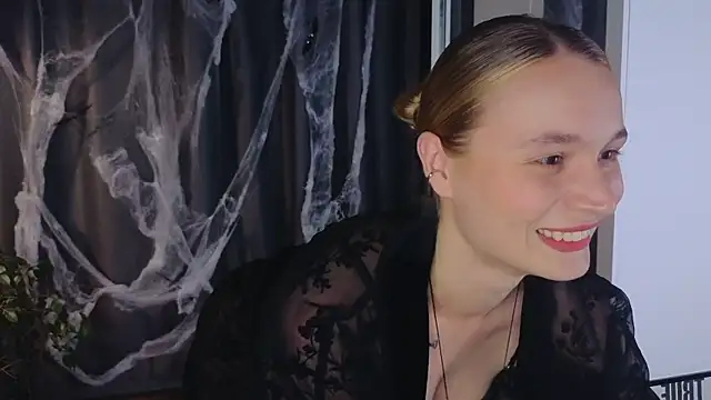 lisa schiele online show from October 30, 2025, 8:39 pm