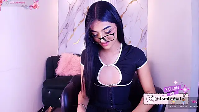 Snapshot of Mhiaa_Sweet chatting on May 14, 2026, 12:02 pm Mhiaa Sweet online show from May 14, 2026, 12:02 pm