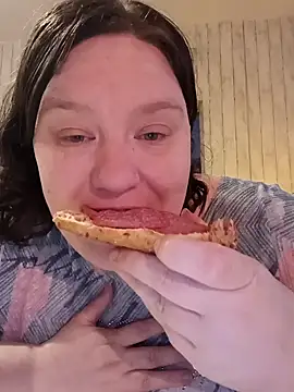 Feuchtekitty92xh online show from December 4, 2025, 7:29 am