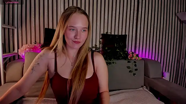 Snapshot of Casey_Sweeet chatting on May 15, 2026, 9:18 am Casey Sweeet online show from May 15, 2026, 9:18 am