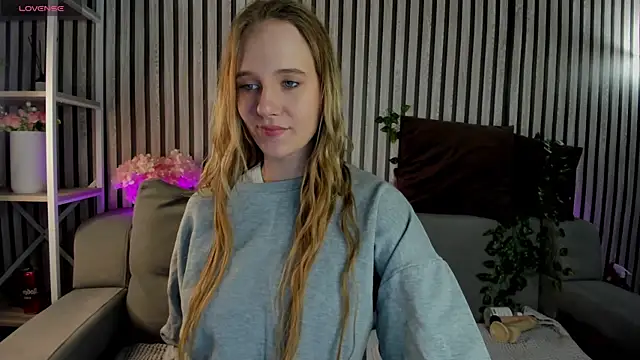 Snapshot of Casey_Sweeet chatting on April 24, 2026, 2:08 pm Casey Sweeet online show from April 24, 2026, 2:08 pm