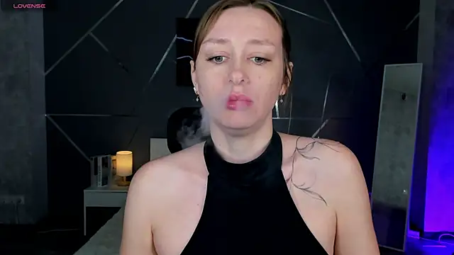 evashiny  online show from November 30, 2025, 4:35 am