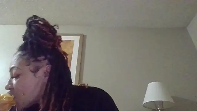 Snapshot of Flossee chatting on February 7, 2026, 6:43 am Flossee online show from February 7, 2026, 6:43 am