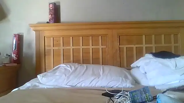 Snapshot of Flossee chatting on February 14, 2026, 10:43 pm Flossee online show from February 14, 2026, 10:43 pm