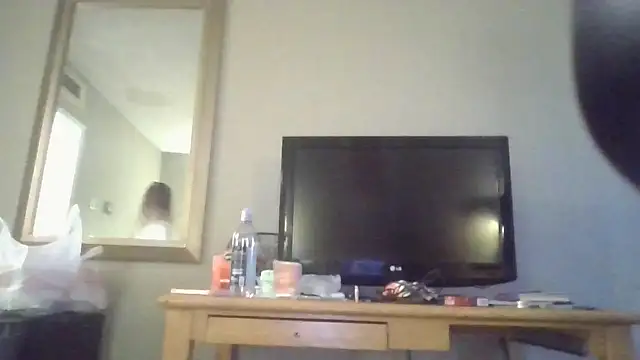 Snapshot of Flossee chatting on February 1, 2026, 8:07 pm Flossee online show from February 1, 2026, 8:07 pm