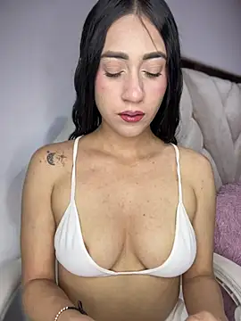 isabela l online show from July 5, 2026, 11:33 pm