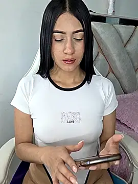 Snapshot of isabela_l chatting on May 15, 2026, 12:30 am isabela l online show from May 15, 2026, 12:30 am