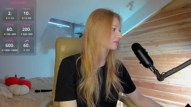 Snapshot of AuroraShoww chatting on October 23, 2025, 12:26 pm AuroraShoww online show from October 23, 2025, 12:26 pm