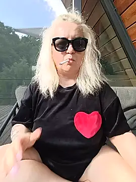 Snapshot of SquirtMilf00 chatting on July 8, 2026, 3:02 pm SquirtMilf00 online show from July 8, 2026, 3:02 pm
