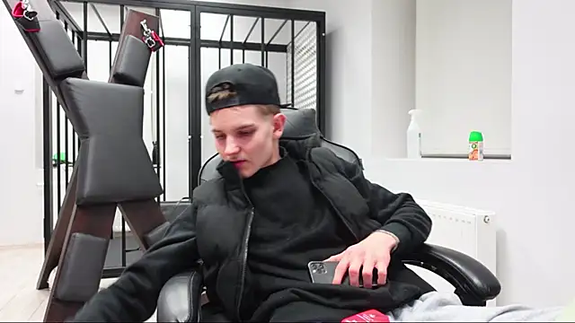 Mark Karson online show from October 19, 2025, 7:05 pm