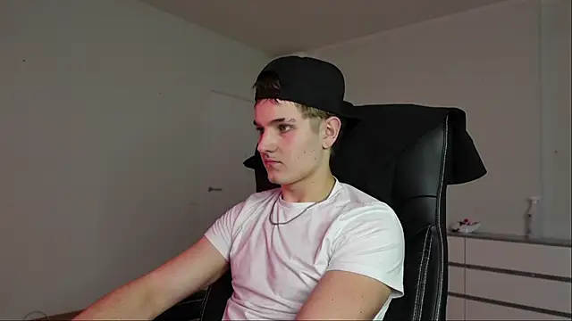 Mark Karson online show from November 13, 2025, 9:02 am