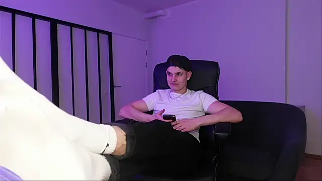 Mark Karson online show from December 5, 2025, 6:06 pm