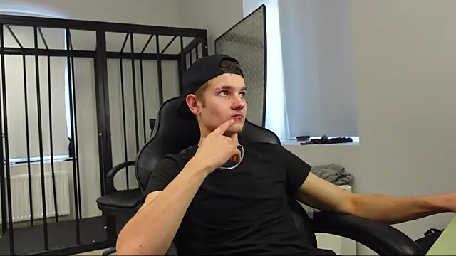 Mark Karson online show from October 8, 2025, 12:17 pm