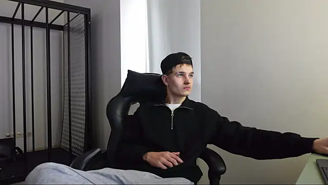 Mark Karson online show from October 30, 2025, 9:29 am