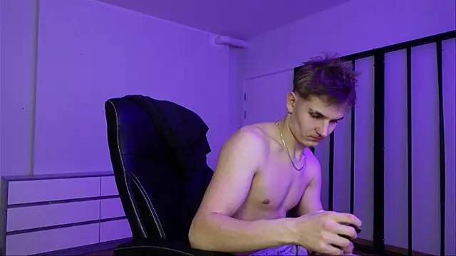 Mark Karson online show from December 1, 2025, 8:32 pm