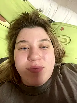 Snapshot of Kemeli008 chatting on October 19, 2025, 1:30 am Kemeli008 online show from October 19, 2025, 1:30 am