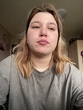 Snapshot of Kemeli008 chatting on October 17, 2025, 12:29 pm Kemeli008 online show from October 17, 2025, 12:29 pm