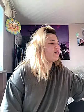 Snapshot of Kemeli008 chatting on October 20, 2025, 10:27 am Kemeli008 online show from October 20, 2025, 10:27 am