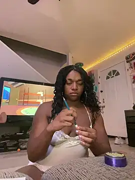 Snapshot of XKimmyGreen chatting on May 3, 2026, 4:39 am XKimmyGreen online show from May 3, 2026, 4:39 am
