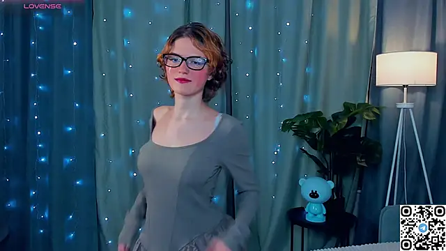 Snapshot of EdlinGathright chatting on December 18, 2025, 3:55 am EdlinGathright online show from December 18, 2025, 3:55 am