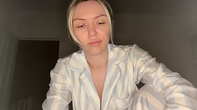 lolableux online show from February 9, 2026, 9:35 pm