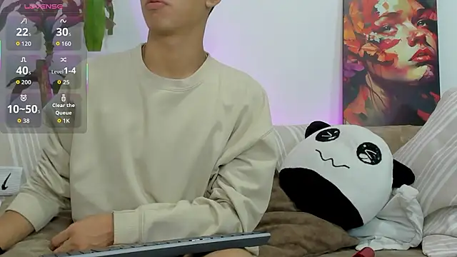 Snapshot of LoganTwink18 chatting on February 17, 2026, 2:14 pm LoganTwink18 online show from February 17, 2026, 2:14 pm