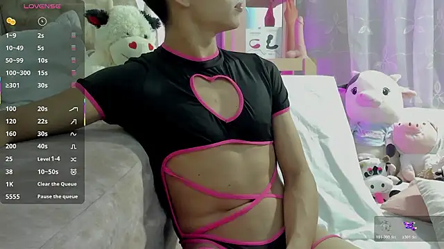 Snapshot of LoganTwink18 chatting on February 8, 2026, 11:24 pm LoganTwink18 online show from February 8, 2026, 11:24 pm