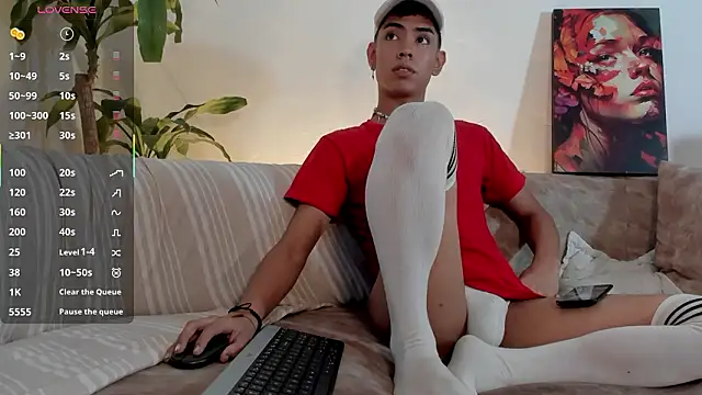 Snapshot of LoganTwink18 chatting on February 11, 2026, 2:28 pm LoganTwink18 online show from February 11, 2026, 2:28 pm