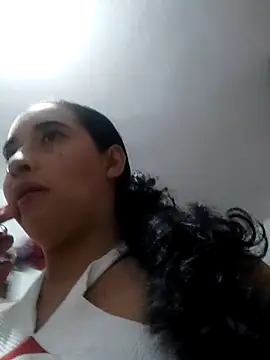 Snapshot of Valenn_fernandez chatting on May 6, 2026, 3:43 am Valenn fernandez online show from May 6, 2026, 3:43 am