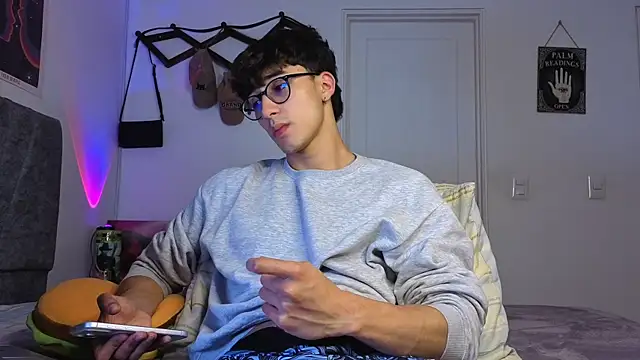 Snapshot of LatinReall chatting on January 9, 2026, 3:35 am LatinReall online show from January 9, 2026, 3:35 am